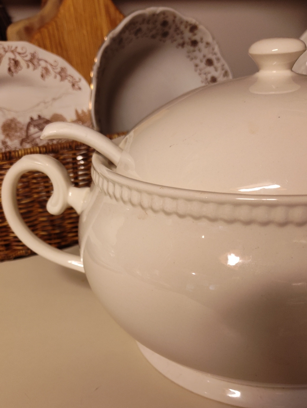 Crate&Barrel Cream Ceramic Covered Soup Tureen with Beaded Rim - Picture 2 of 8